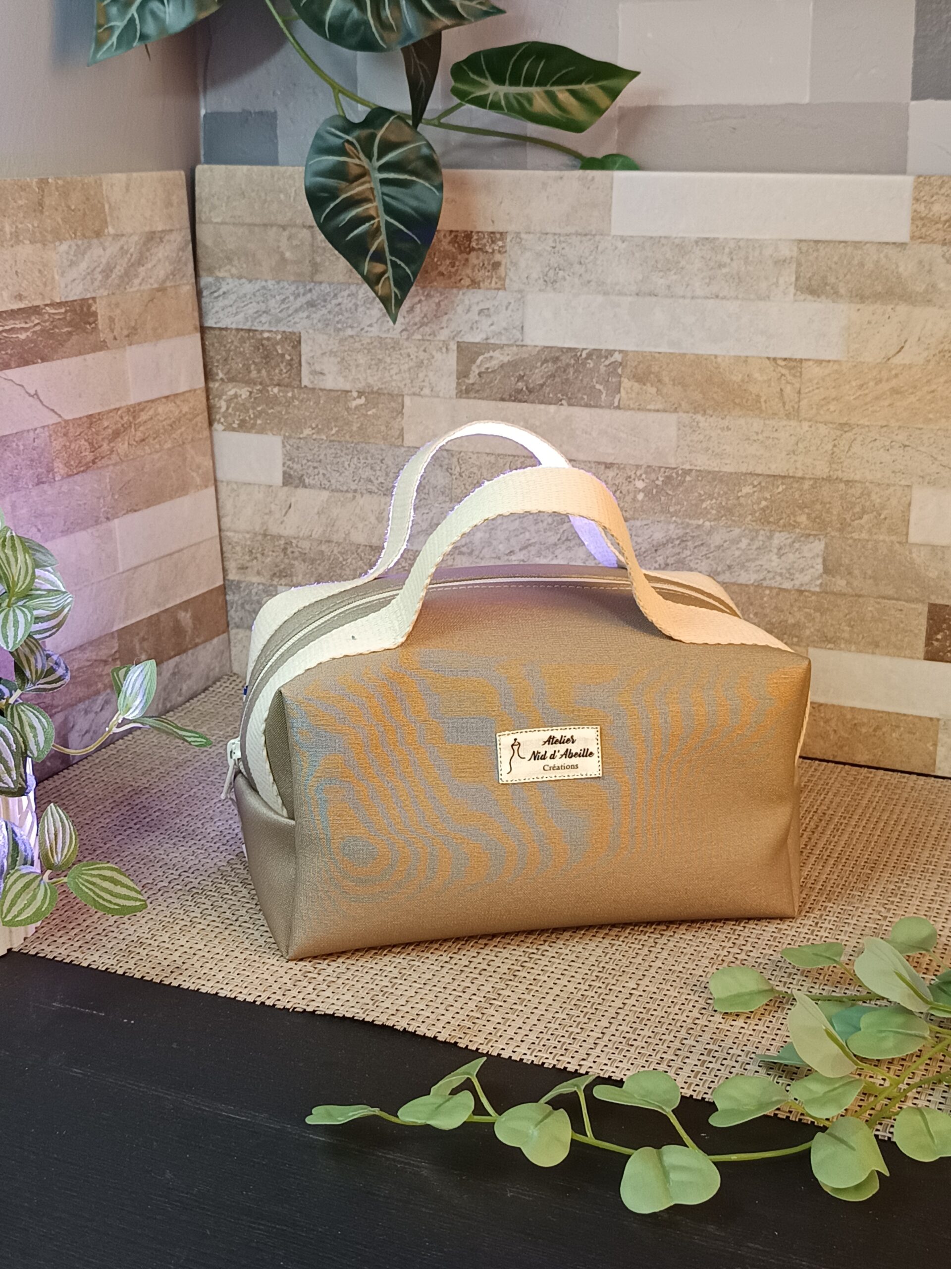 Trousse de toilette simili beige