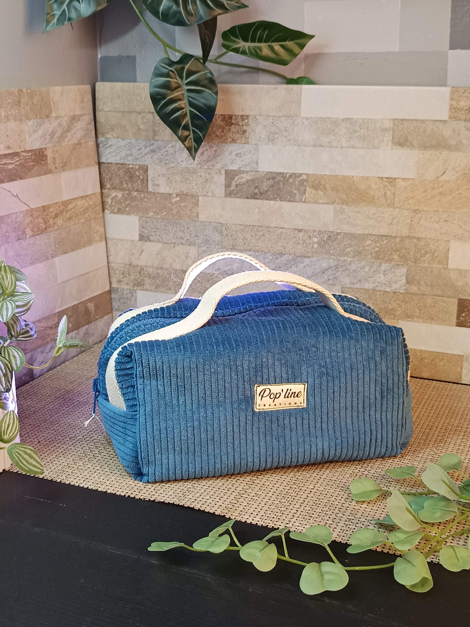 Trousse de toilette en velours bleu