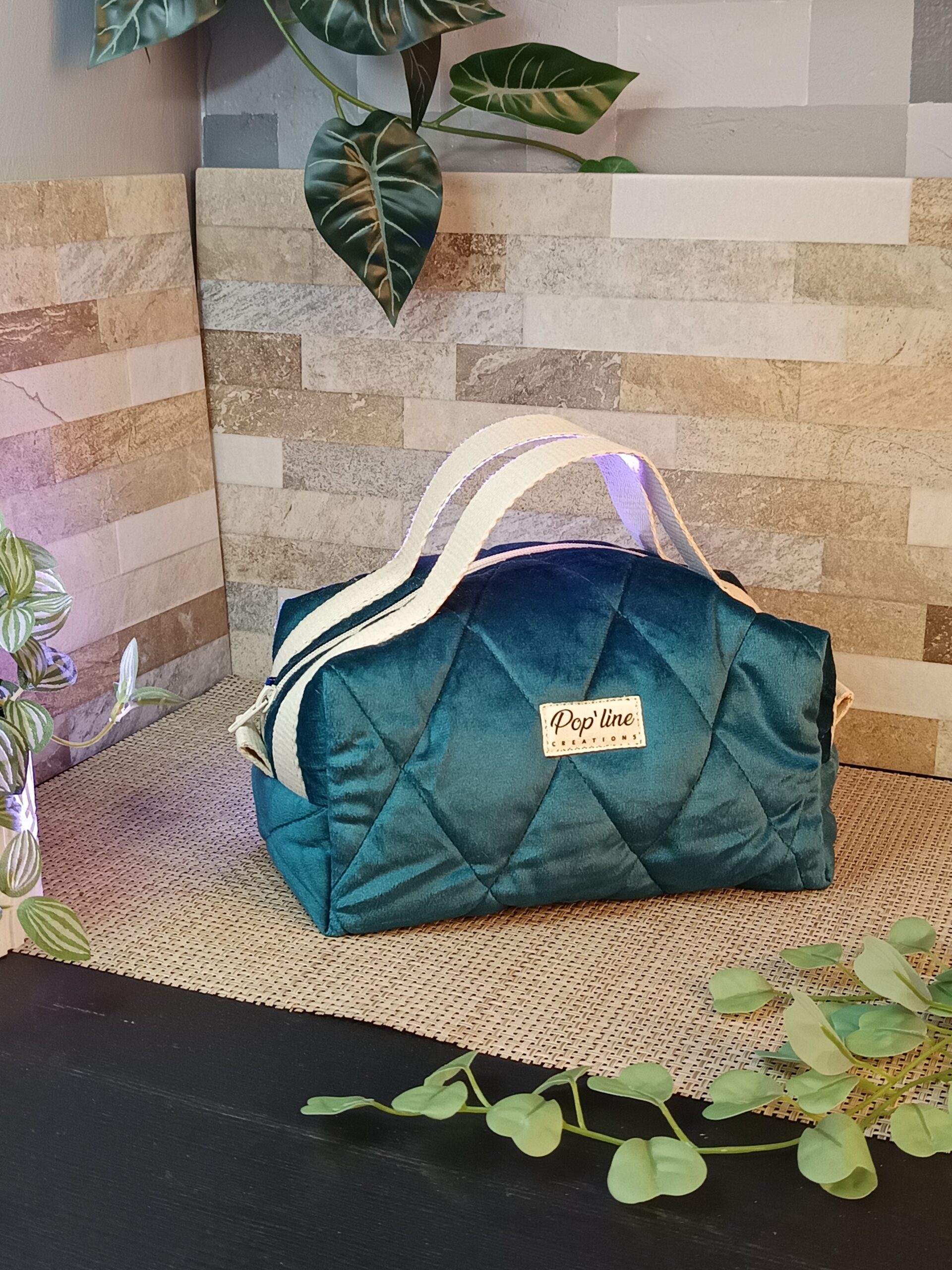 Trousse de toilette en velours matelassé bleu canard