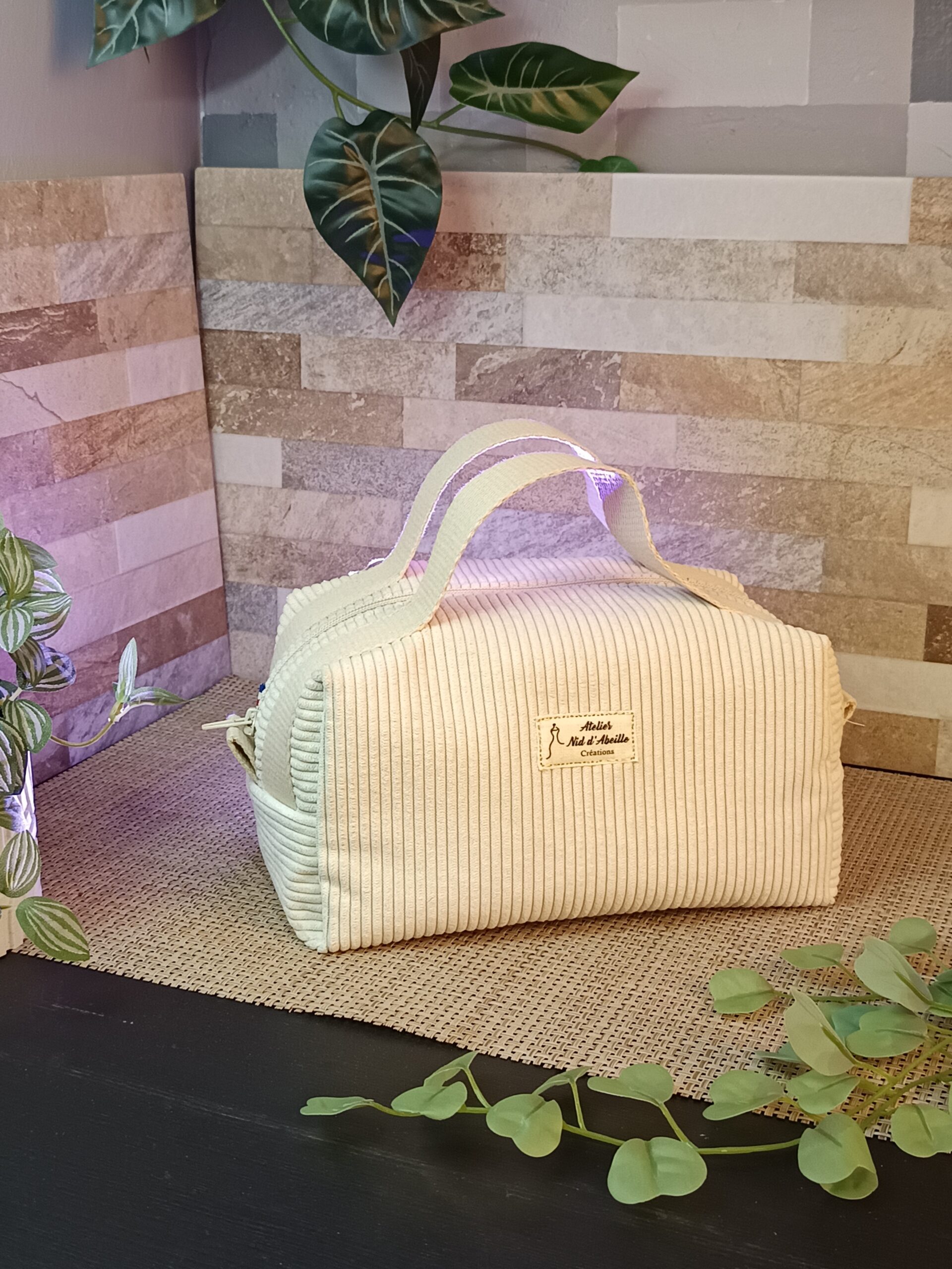 Trousse de toilette en velours écru