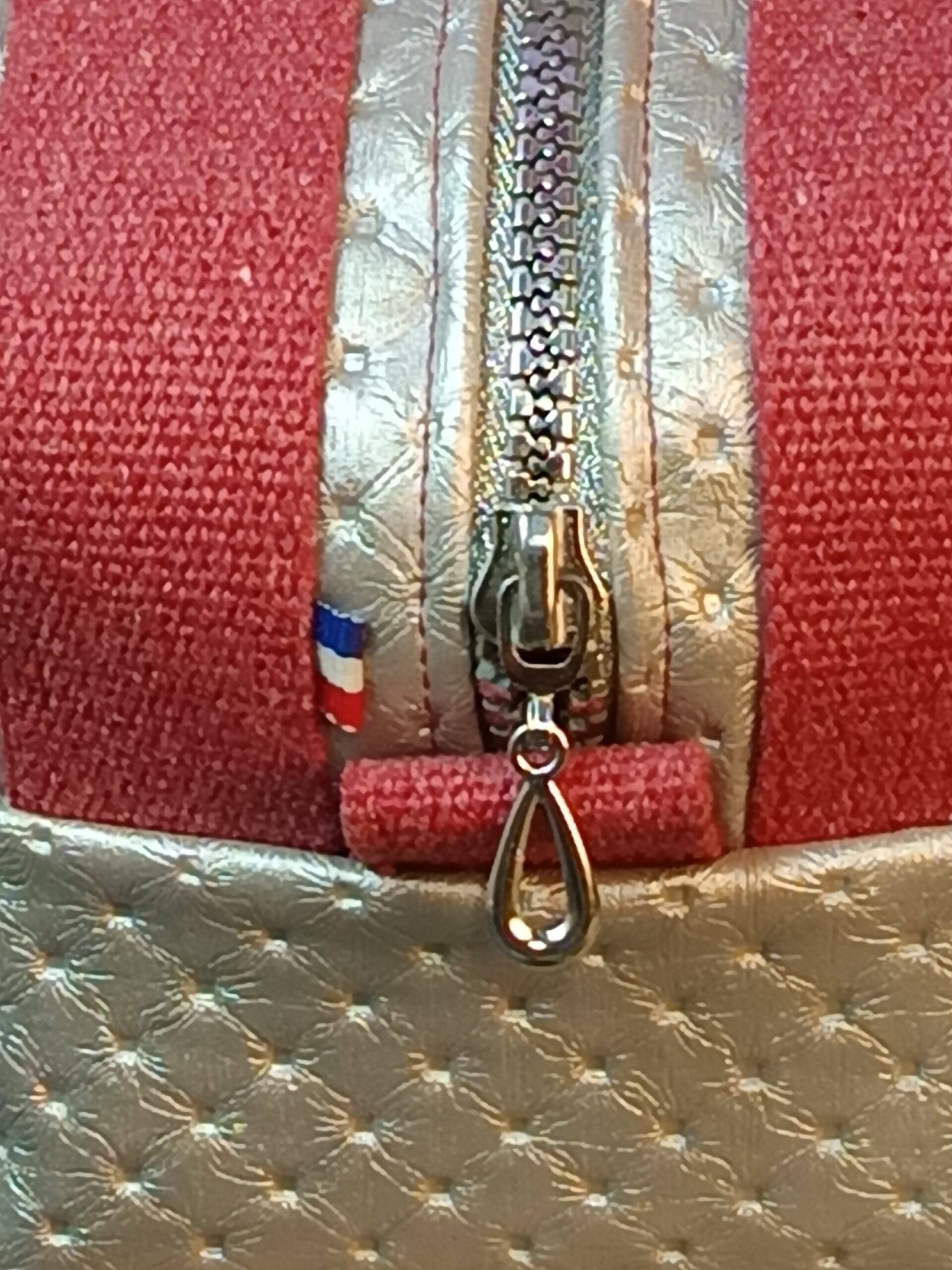 Trousse de toilette en simili argent – Image 2