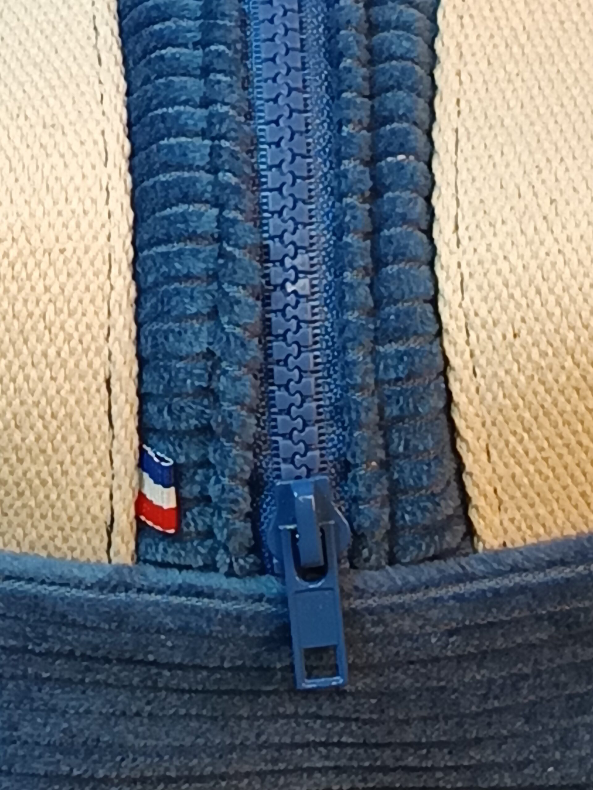 Trousse de toilette en velours bleu – Image 2