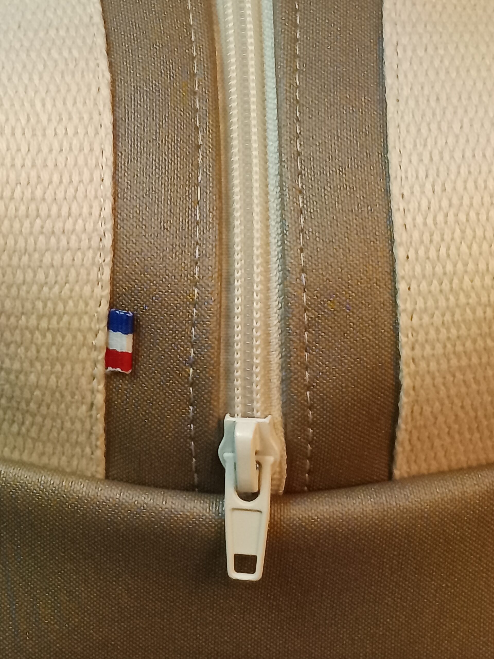 Trousse de toilette simili beige – Image 2