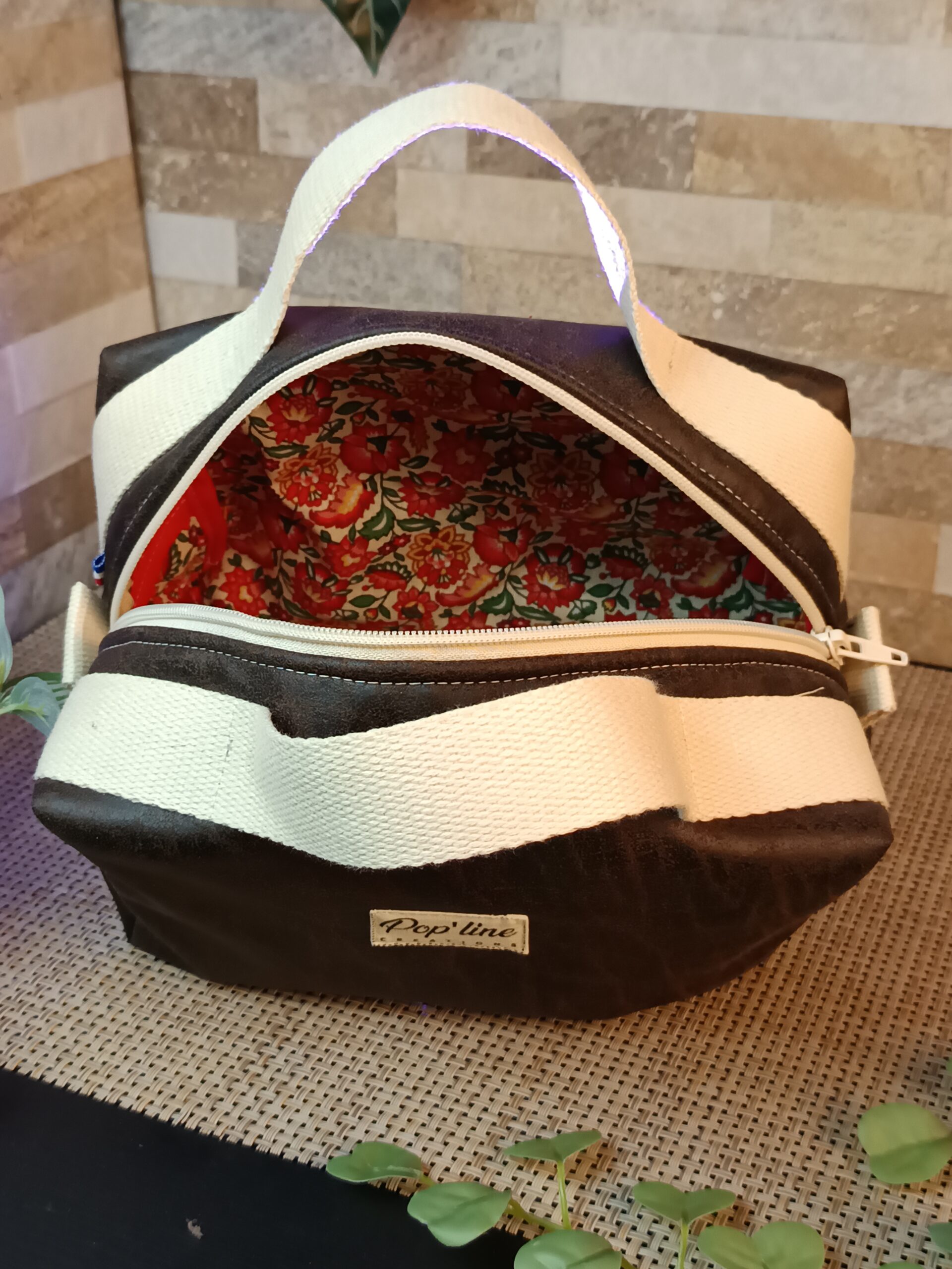 Trousse de toilette simili marron – Image 3