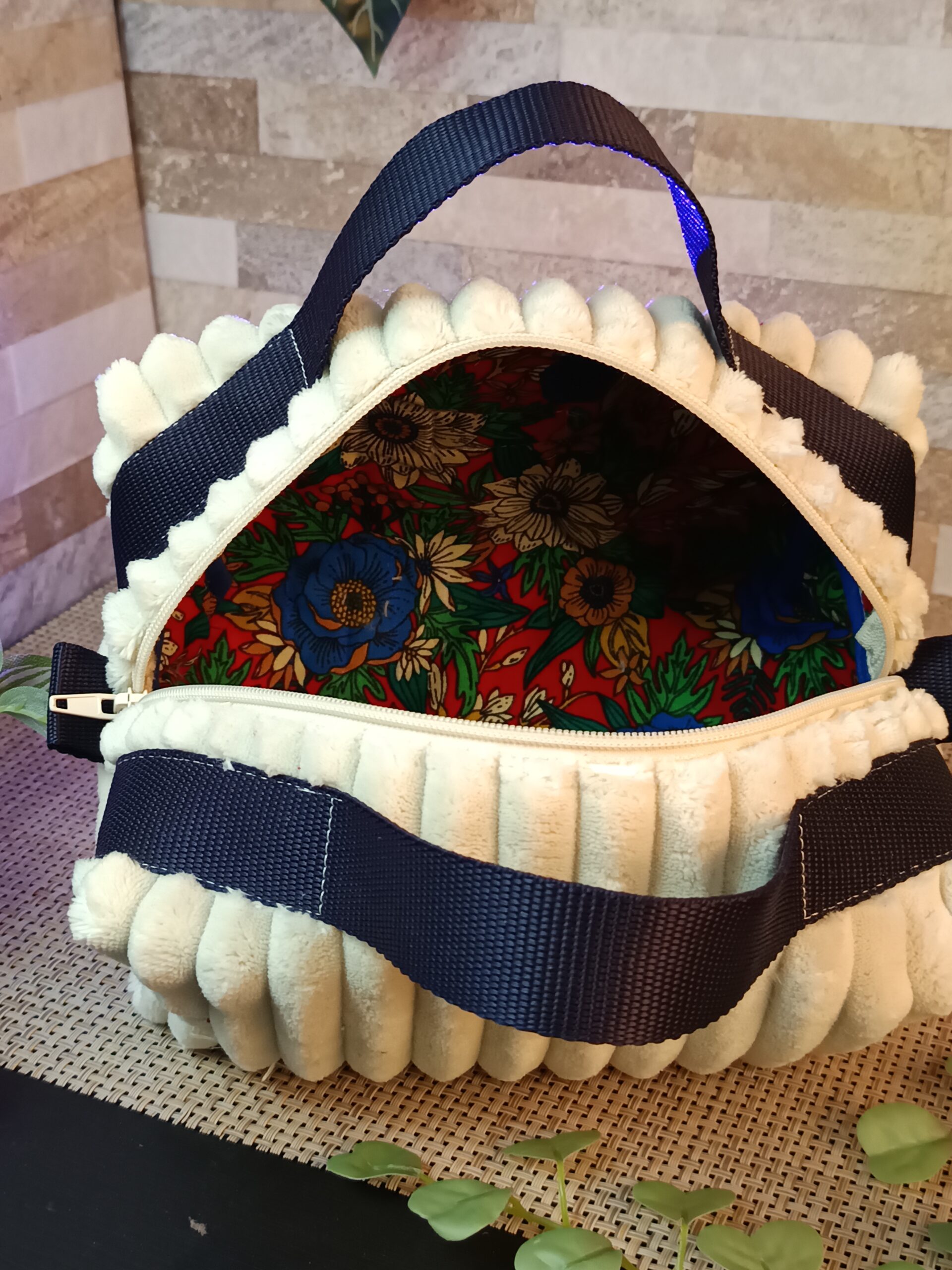 Trousse de toilette en velours grosses côtes écru – Image 3