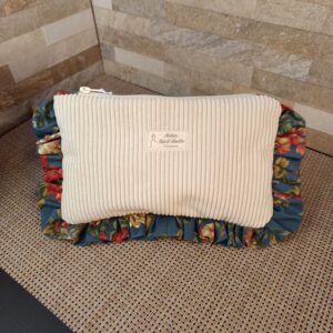 Trousse Froufrou en velours écru, volant bleu