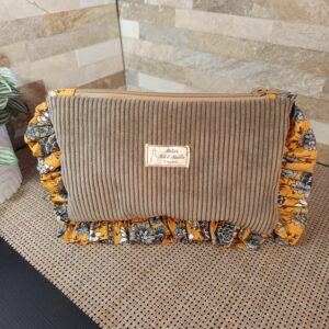 Trousse Froufrou en velours marron, volant jaune