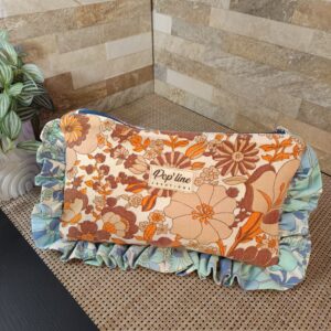 Trousse Froufrou upcyclée, fleurs marron, volant fleuri bleu
