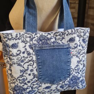 Cabas jacquard blanc et bleu fleuri baroque