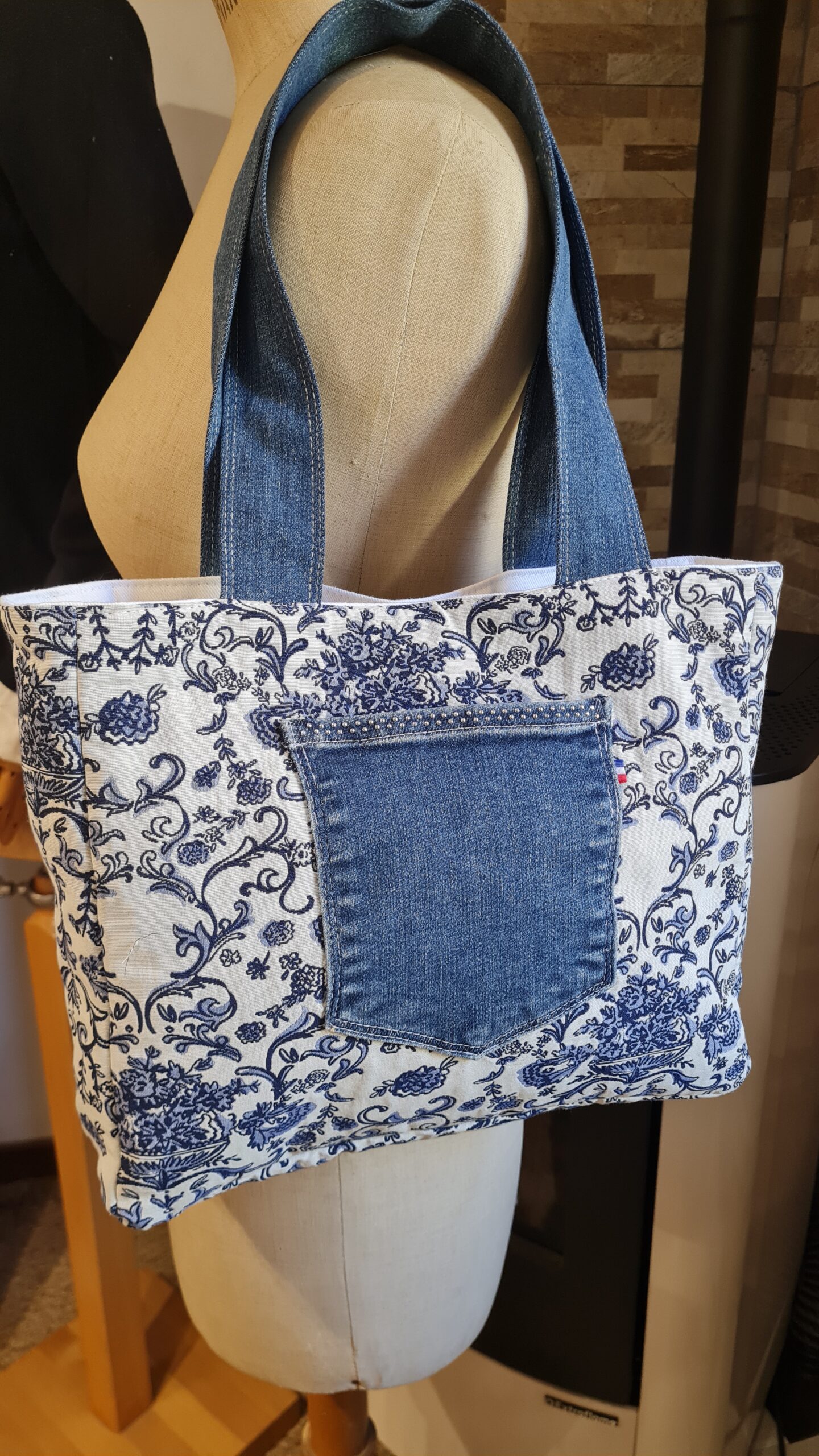 Cabas jacquard blanc et bleu fleuri baroque