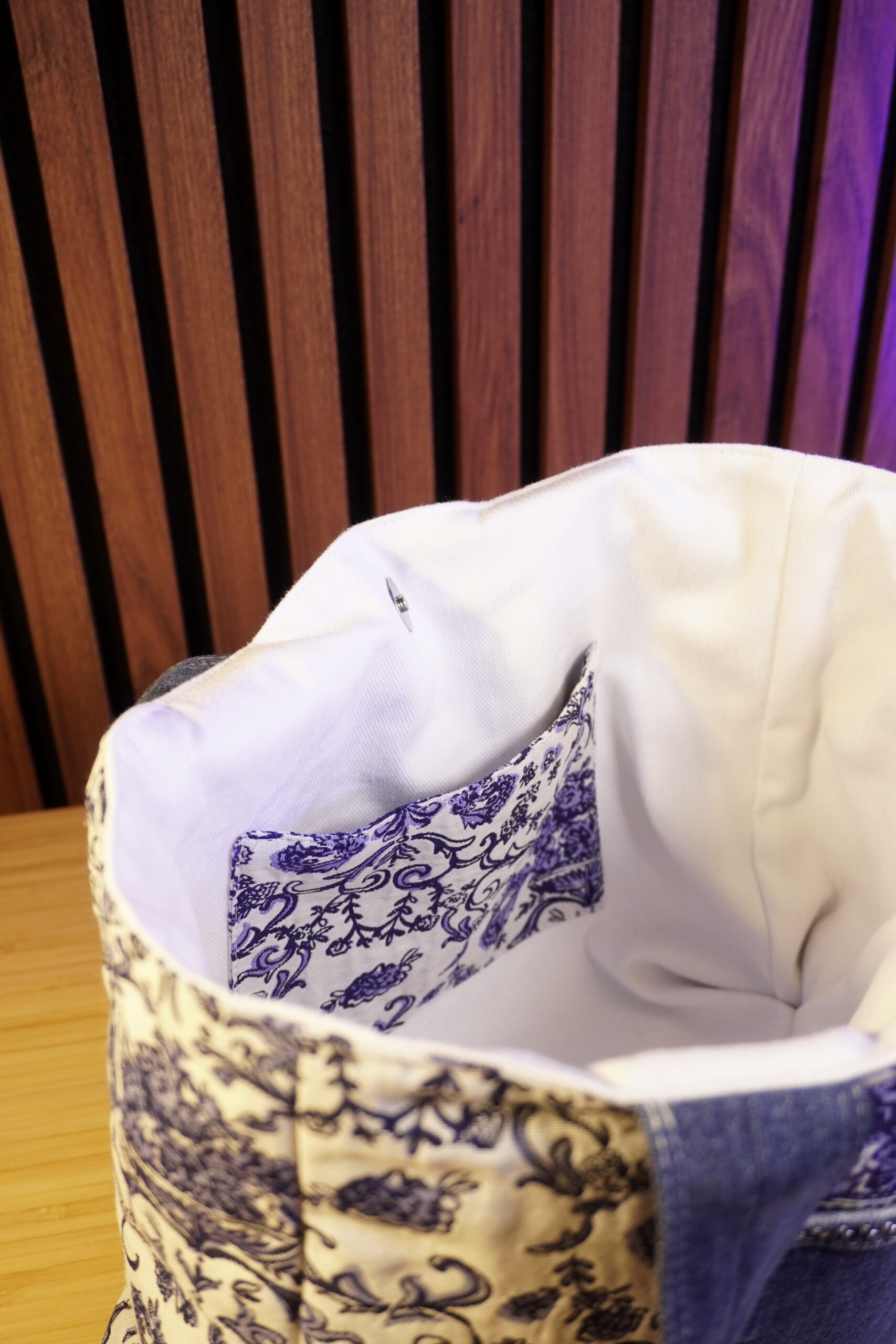 Cabas jacquard blanc et bleu fleuri baroque – Image 3