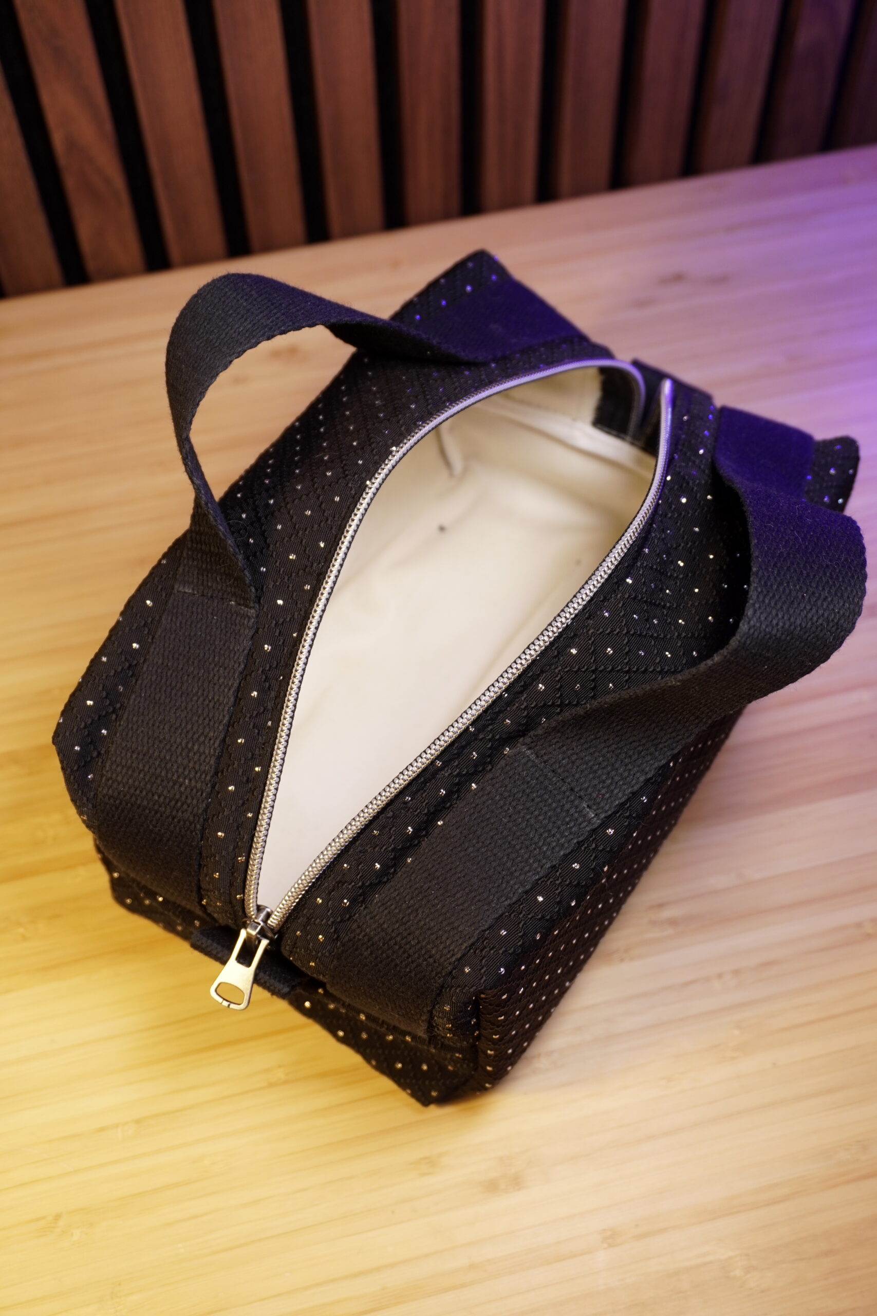 Trousse de toilette noire à paillettes – Image 2